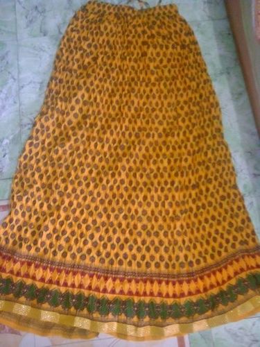 छपी हुई कपास की लपेटने वाली स्कर्ट