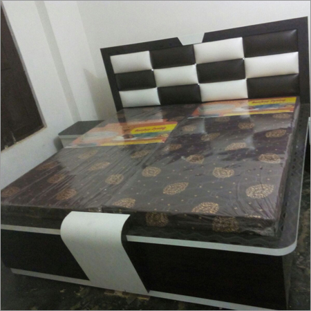 किंग साइज लकड़ी का बिस्तर