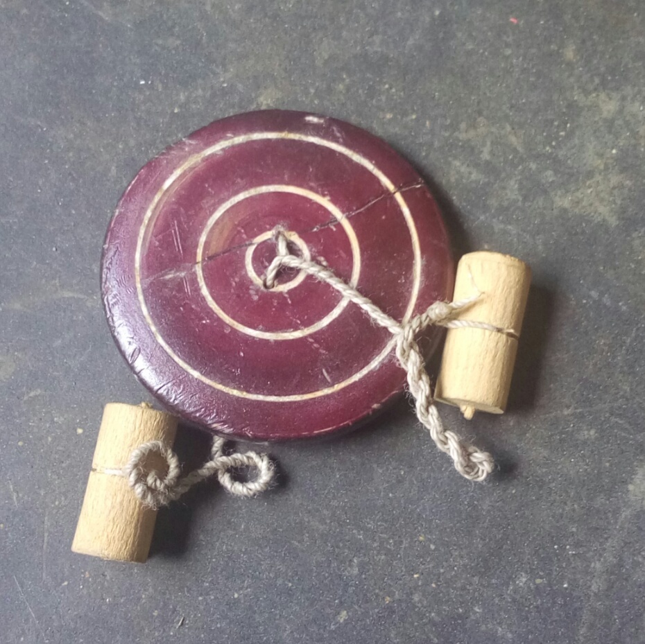 Hand Spring - Ceramic & Wood, 7cm Diameter, Green | Compact Design, Elegant Look, Lavender Scent