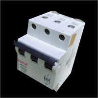 ग्लोस्टार ट्रिपल पोल MCB