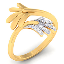 18K पीला सोने की अंगूठी जिसमें हीरे जड़े हुए हैं