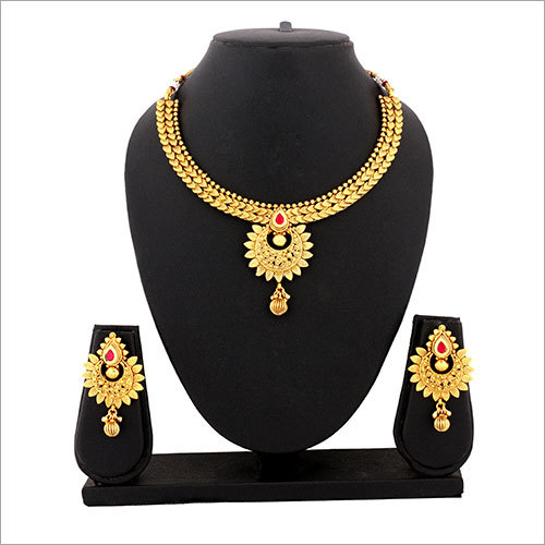 परंपरागत गहनों का सेट