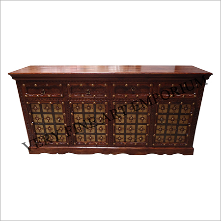 लकड़ी की पारंपरिक दराज की chest