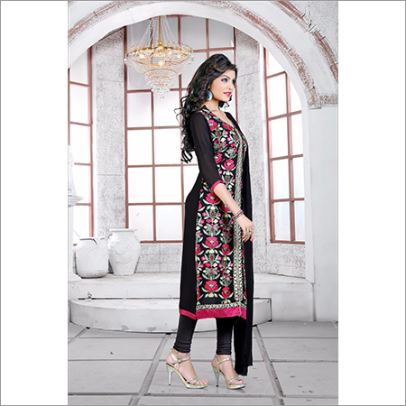 महिलाओं के डिज़ाइनर सूट