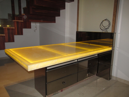 लोहे की मेज