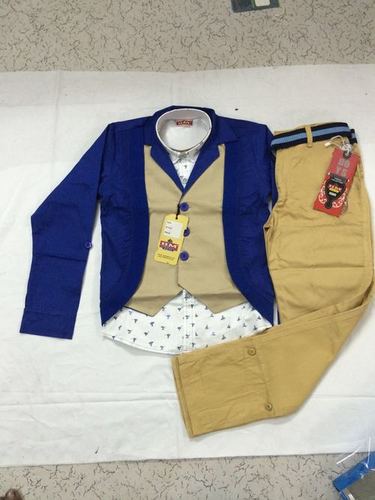 3 रंग का थ्री पीस सूट