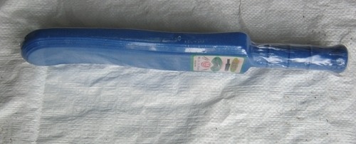 गंदे कपड़ों को धोने के लिए एक कुशल बैट।