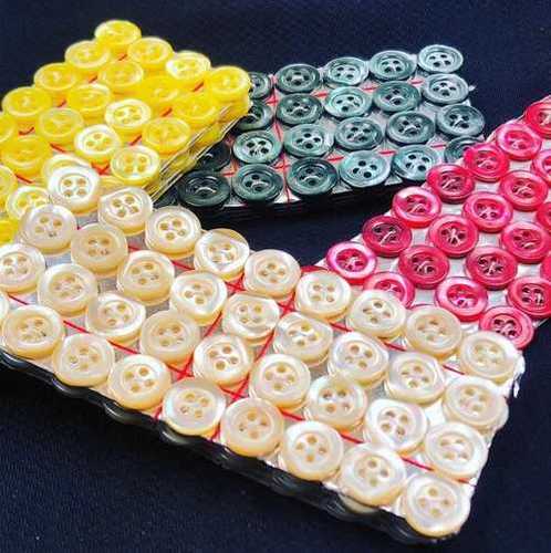 सफेद रंग का बटन