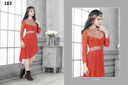 फैशनेबल कुर्ती