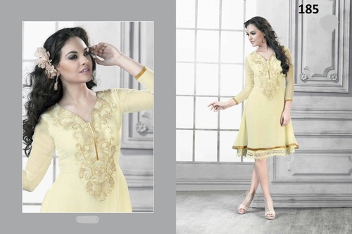 शानदार डिज़ाइनर कुर्ती