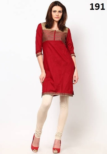 अलंकृत डिज़ाइनर कुर्ती