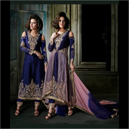 कढ़ाई वाला लंबा सीधा सूट