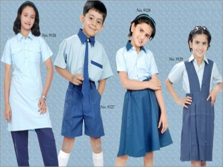 रंगीन स्कूल यूनिफॉर्म