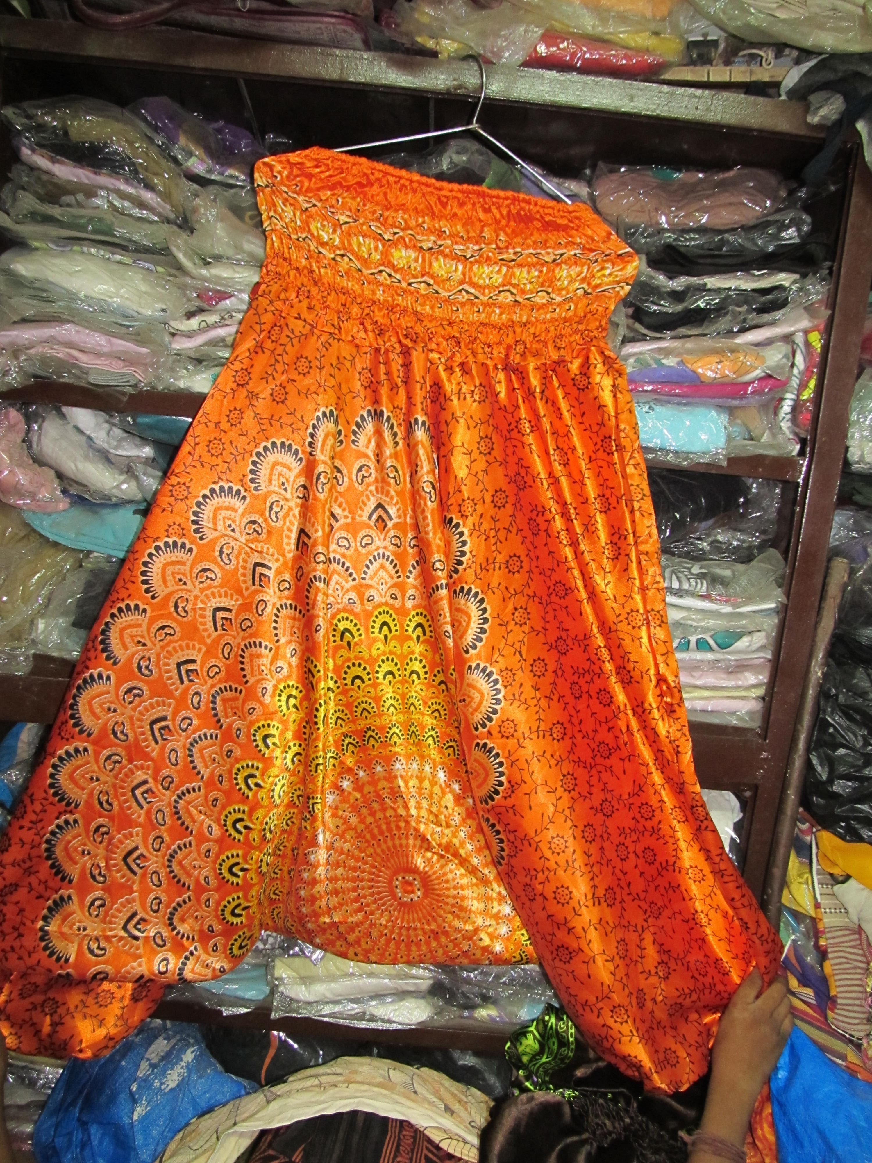 साटन अलीबाबा भगनरु पजामा