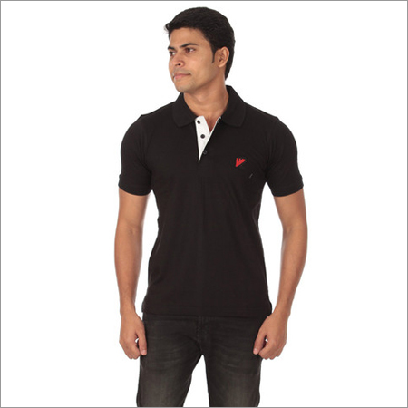 काला पोलो टी-शर्ट