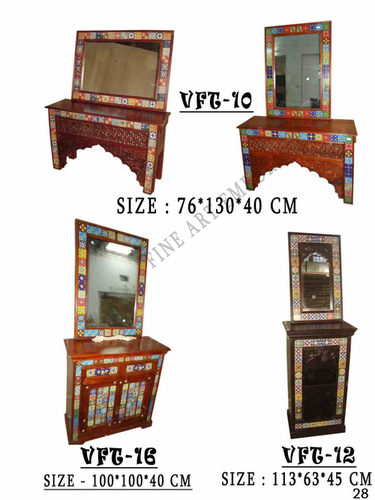 आईना फ्रेम के साथ कंसोल