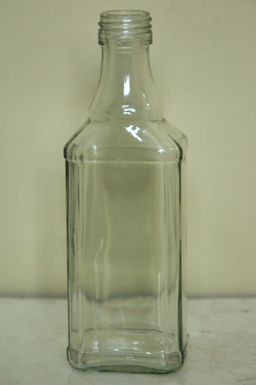 180 मिली लीटर रिया विज्की की बोतलें