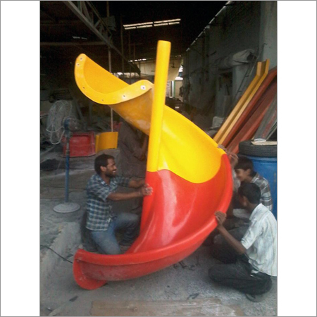 खेल का मैदान सर्पिल स्लाइड