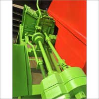 घास की गाठी काटने वाला