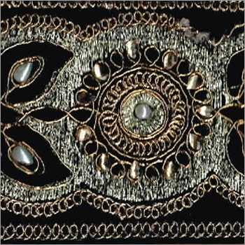 ब्राइडल लेहेंगा लेस