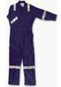 ब्लू कवर ऑल डांगरी