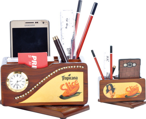 लकड़ी की मेज का शीर्ष