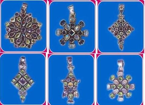 स्टर्लिंग सिल्वर पेंडेंट्स