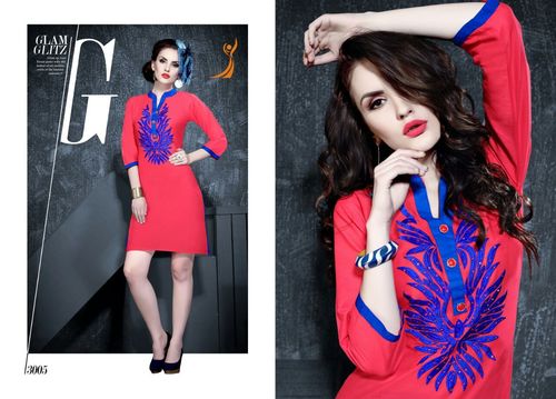 कढ़ाई किया हुआ कपास का कुर्ता