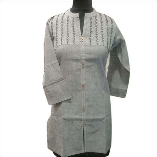 कॉलरदार लंबी क़ुर्तियाँ