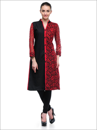 डिजाइनर पार्टी वियर कुर्तिस