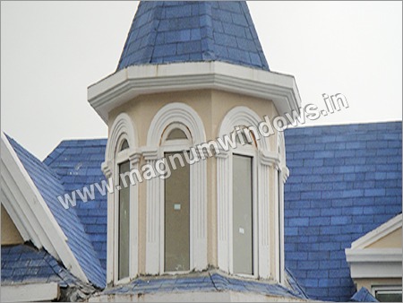 आर्च्ड वाइट कर्व्ड विंडोज़