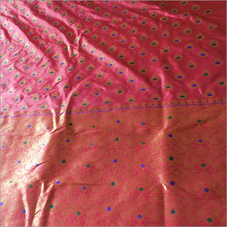 जोडी और सूती धागे के काम के साथ पट सिल्क साड़ियाँ