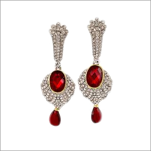 डिजाइनर कान की बालियां