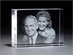 क्रिस्टल पर 3D / 2D उत्कीर्णन