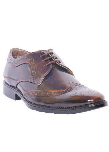 चमड़े के भूरे जूते