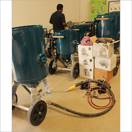 Portable Sand Blasting Machine - Durable Metal Build , Precision Engineered Design for Long Service Life and Low Maintenance