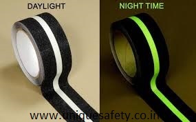 स्किड केयर सेल्फ एडहेसिव एंटी स्किड टेप