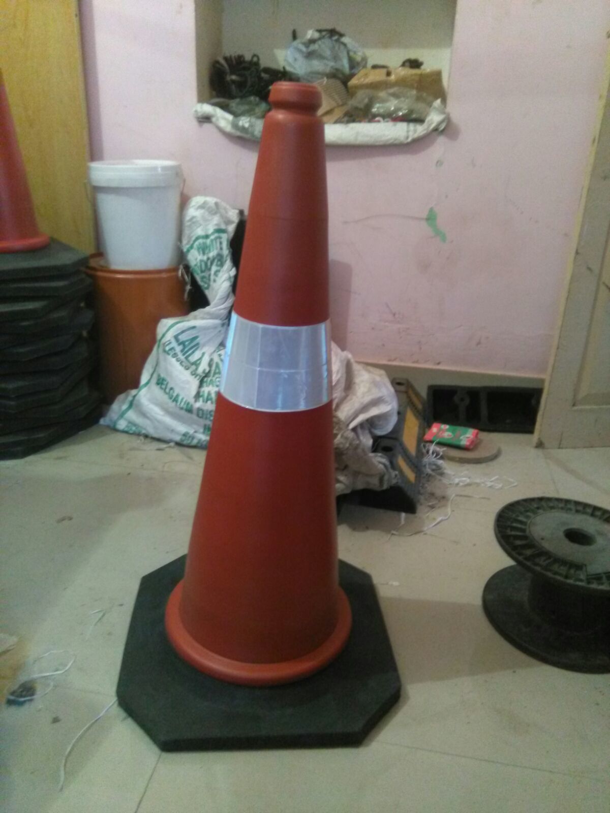 Barricade Plastic Chain Size: 10 Mtr Pack
