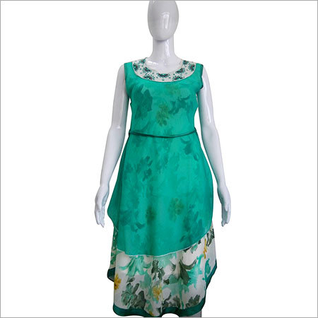 हाफ स्लीव कुर्तिस