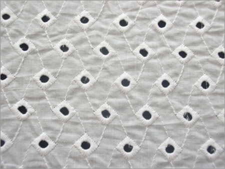 डिज़ाइनर कढ़ाई वाली अंतर्वस्त्र