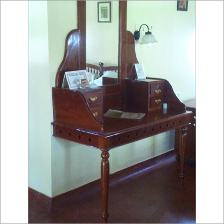 लकड़ी का ड्रेसिंग टेबल