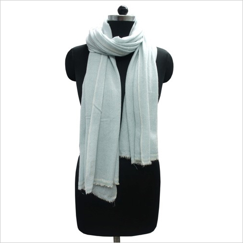 सफेद पश्मिना शॉल्स