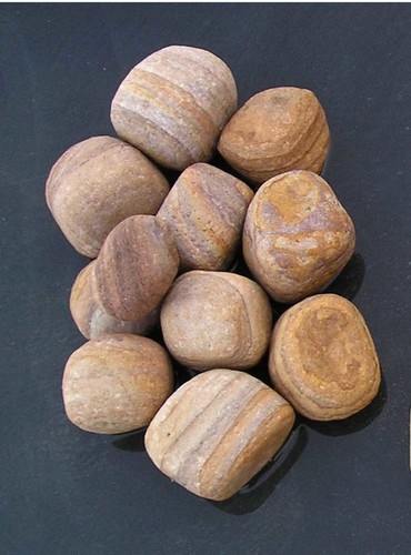 इंद्रधनुषी कंकड़