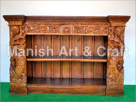 लकड़ी का तराशा हुआ प्राचीन कैबिनेट