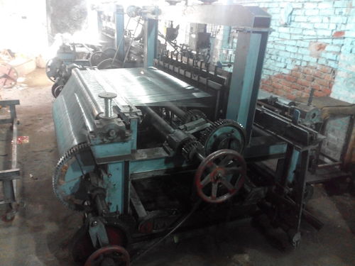 Wire netting machine