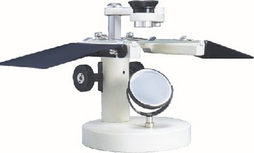 Dissecting Microscope - Stable Round Base, 100mm x 100mm Stage, 10x & 20x Eyepieces, Detachable Hand Rests, Rack & Pinion Focusing, Mirror Illumination