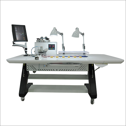 स्वचालित वैक्स इंजेक्टर