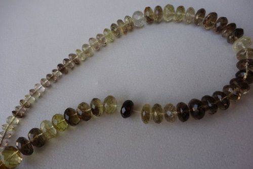 नाशपाती से कटा हुआ नीला पुखराज चेहरा वाला प्याज