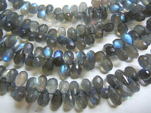 पीयर कट ब्लू लैब्राडोराइट फेसेटेड ब्रियोलेटर्स