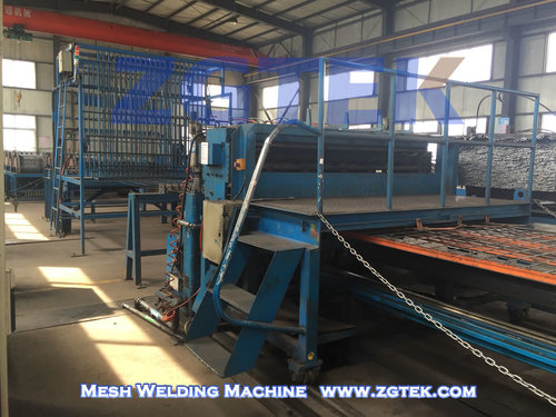 Steel wire mesh welding machine